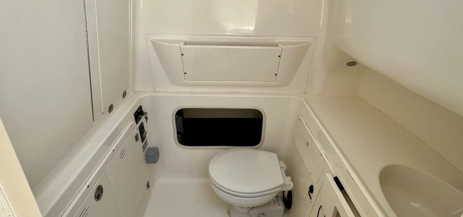 Boston Whaler 320 Outrage zum Verkauf auf Mallorca – Bild 26 (26 of 49)