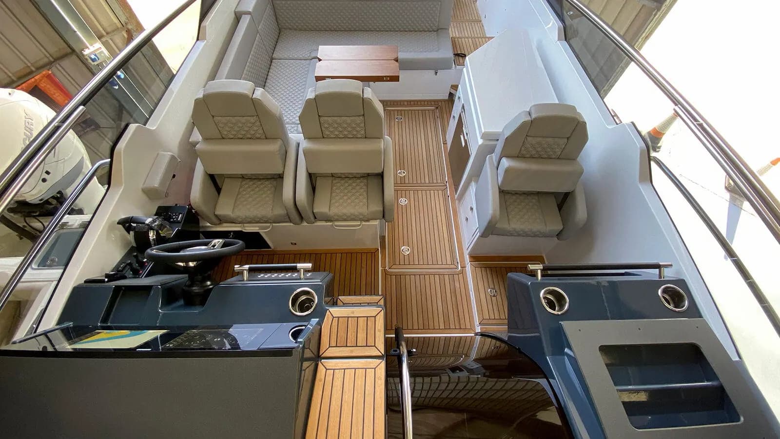 Deck view of Flipper 900 DC- SPECIAL OFFER!