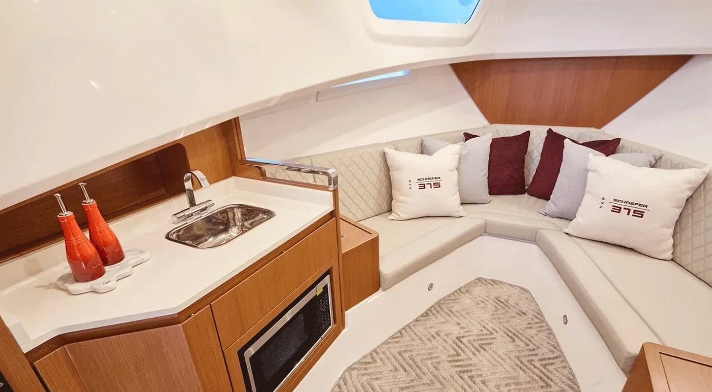 Helm view of SCHAEFER 380