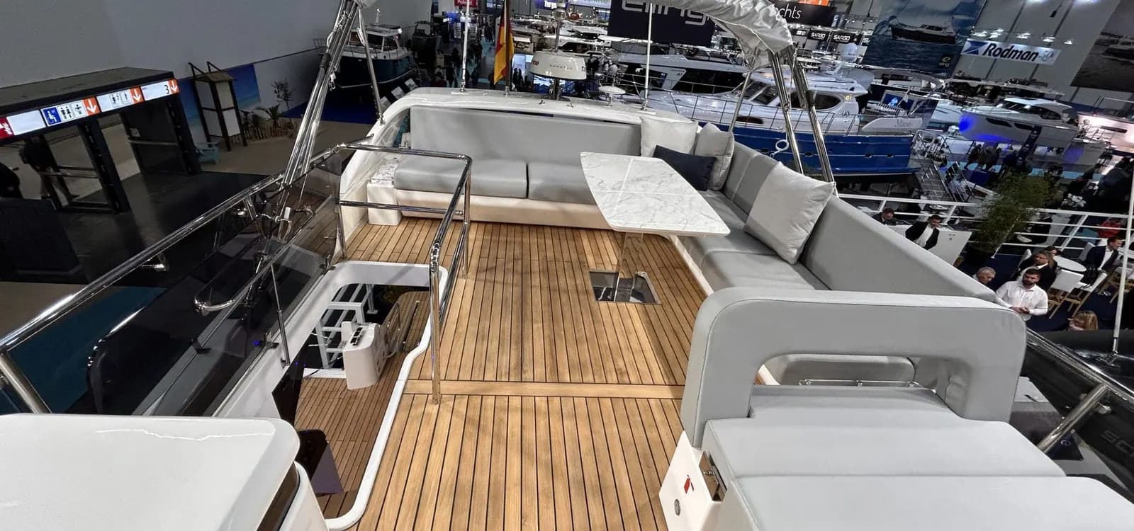 Exterior view of SCHAEFER 450