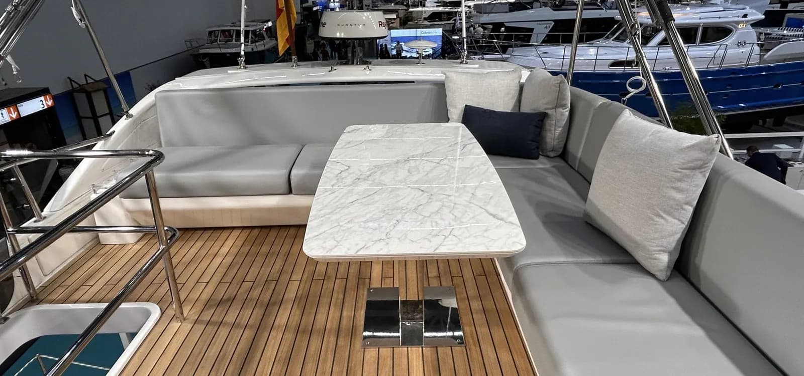 Deck view of SCHAEFER 450