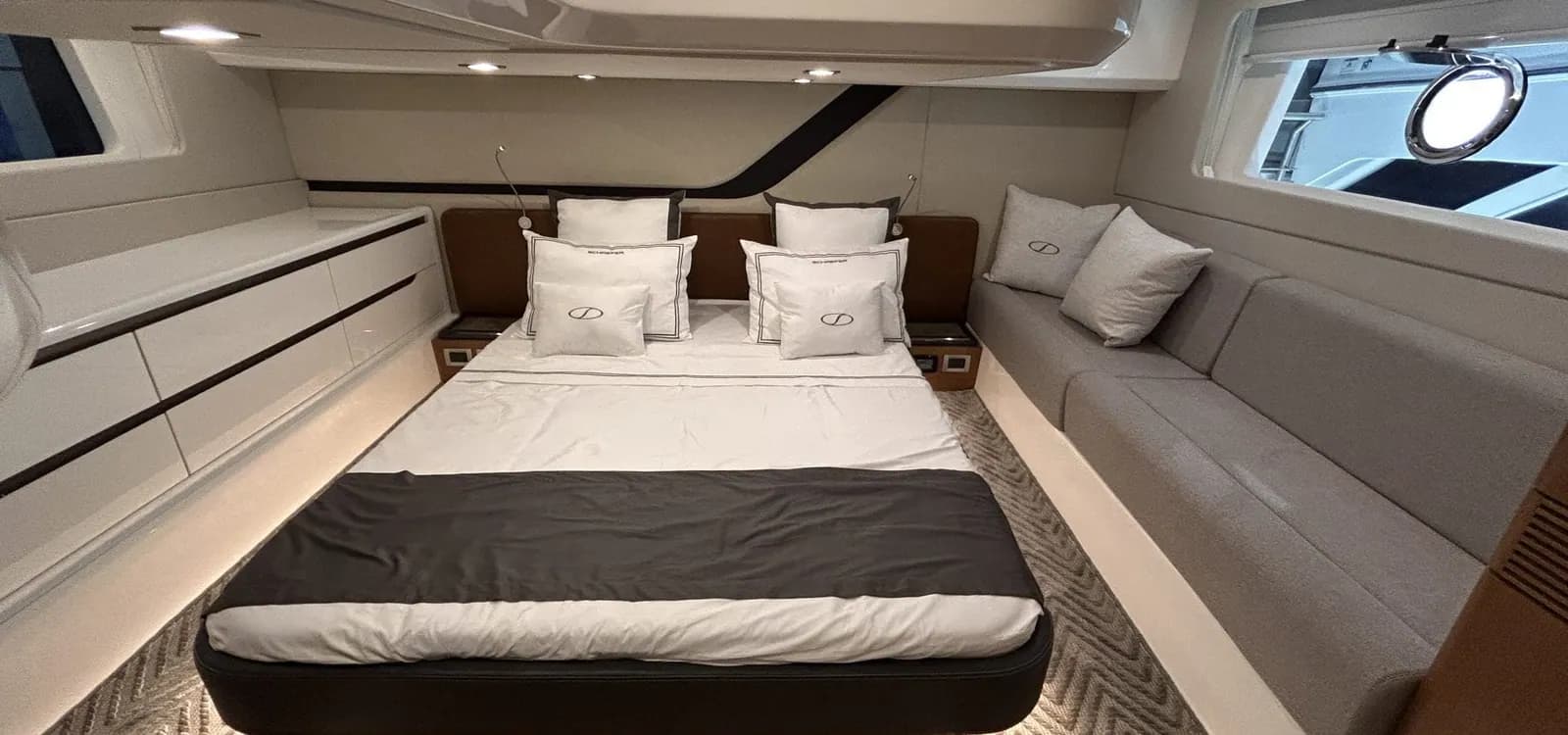 Interior view of SCHAEFER 450
