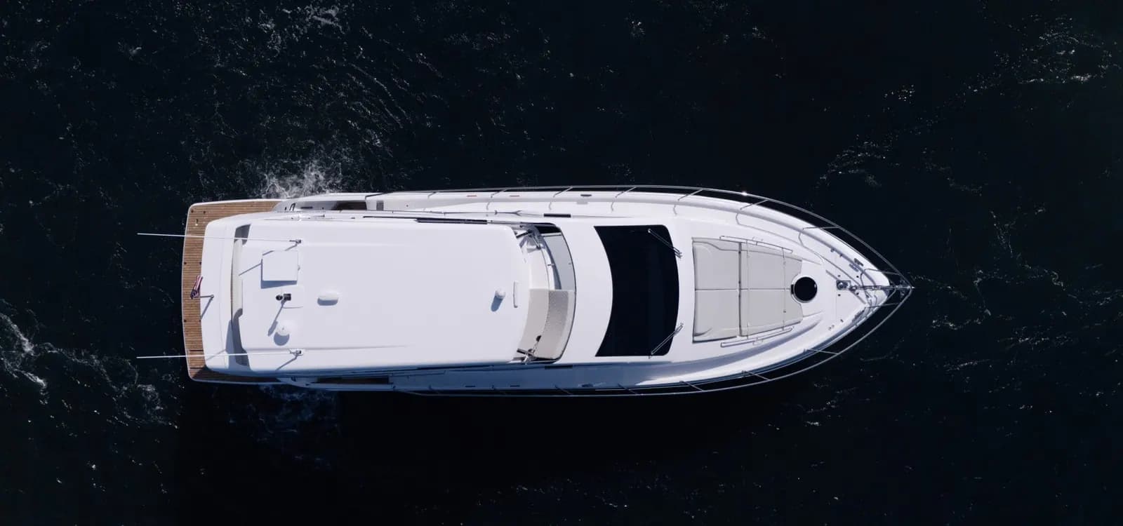 Helm view of Schaefer 510 GT Flybridge