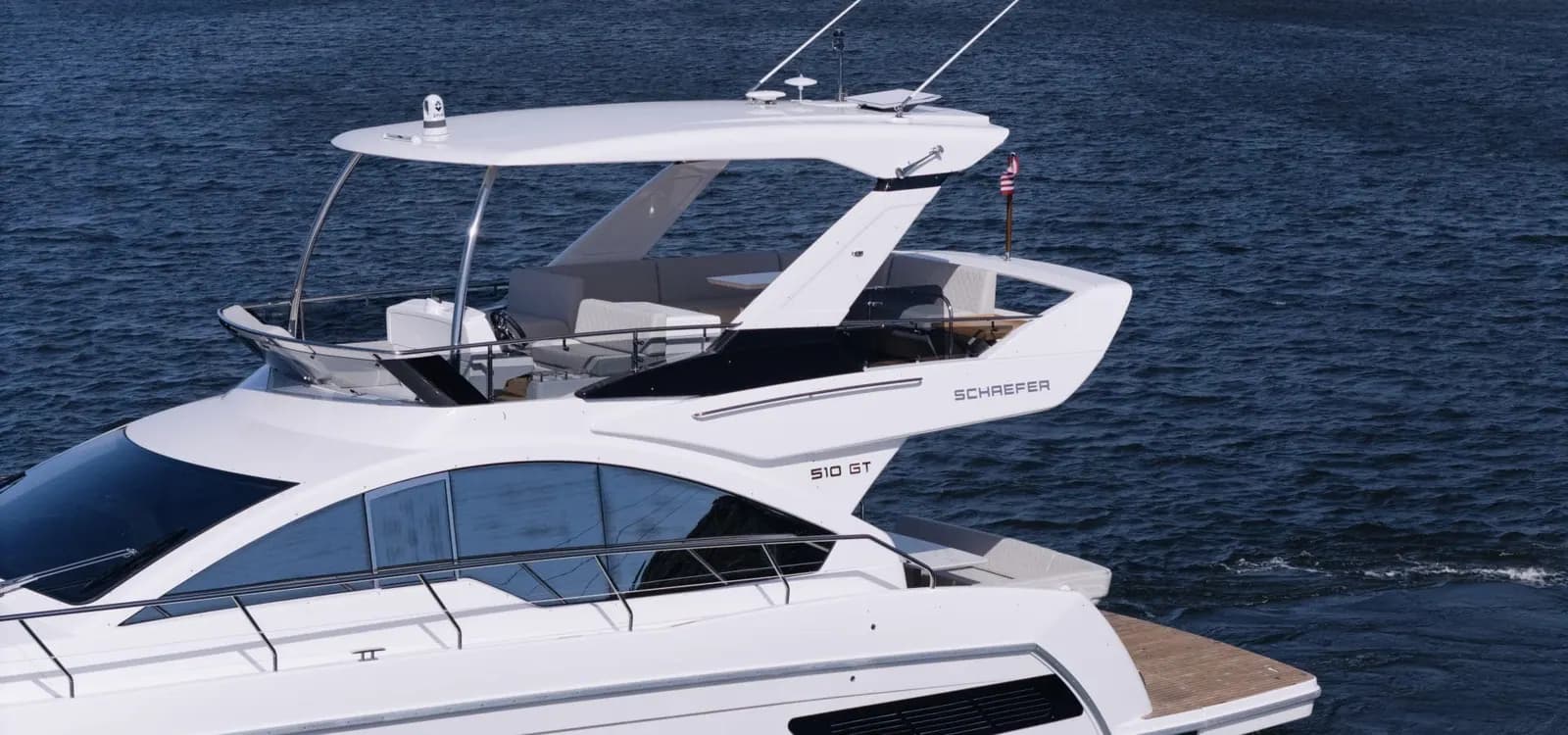 Exterior view of Schaefer 510 GT Flybridge