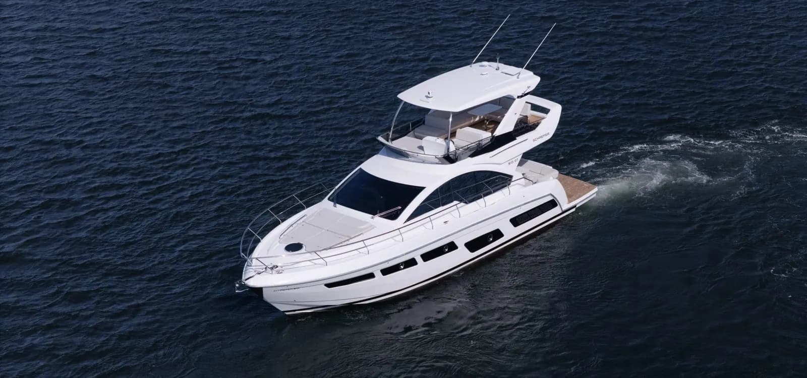 Deck view of Schaefer 510 GT Flybridge