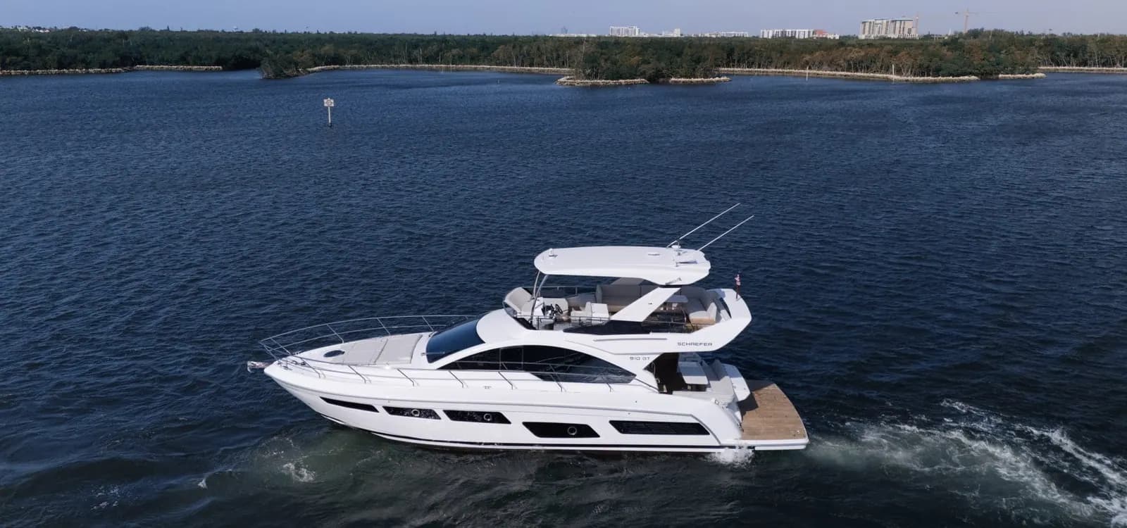Deck view of Schaefer 510 GT Flybridge