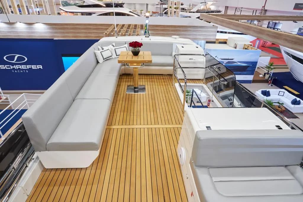 Interior view of Schaefer 510 GT Flybridge