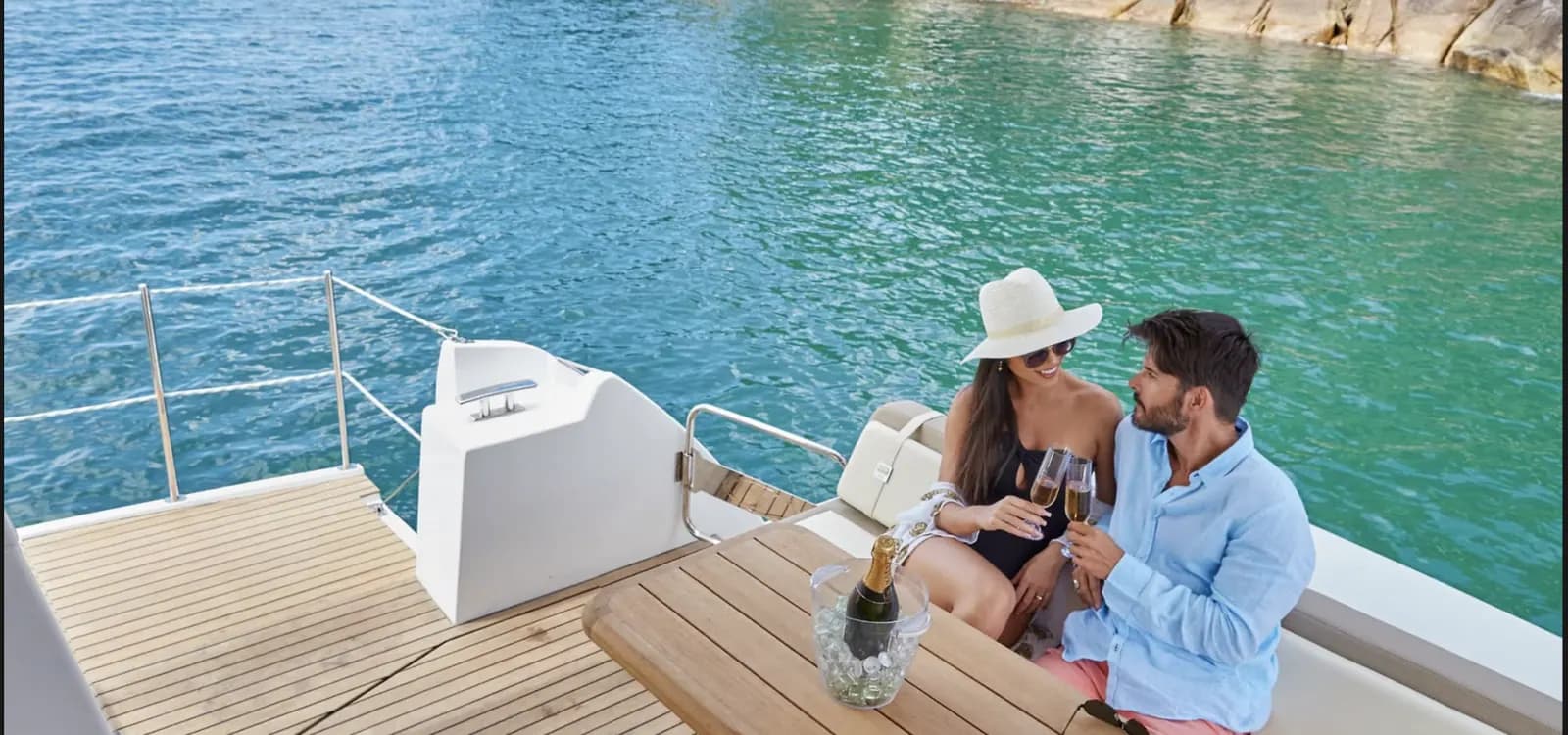 Deck view of Schaefer 510 GT Flybridge