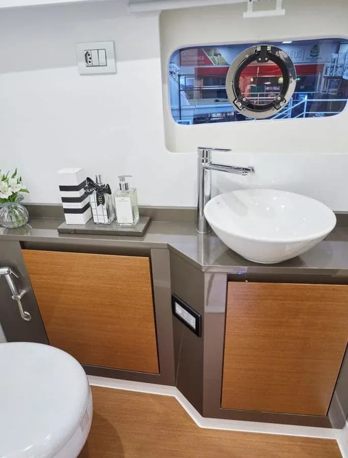 Interior view of Schaefer 510 GT Flybridge