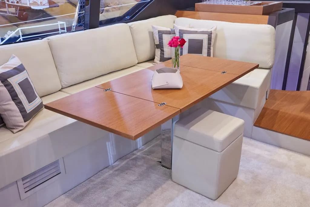 Helm view of Schaefer 510 GT Flybridge