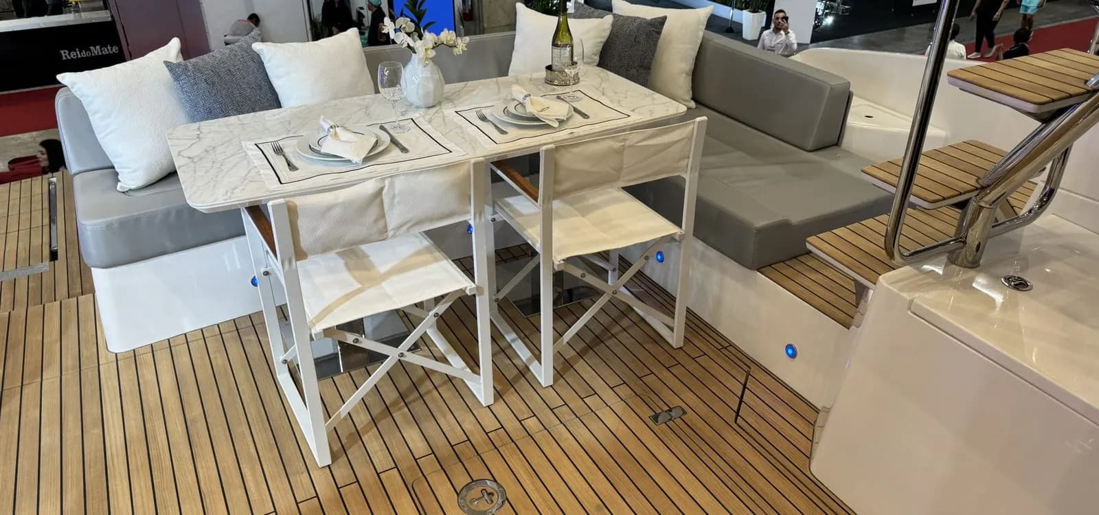 Exterior view of Schaefer 510 GT Flybridge