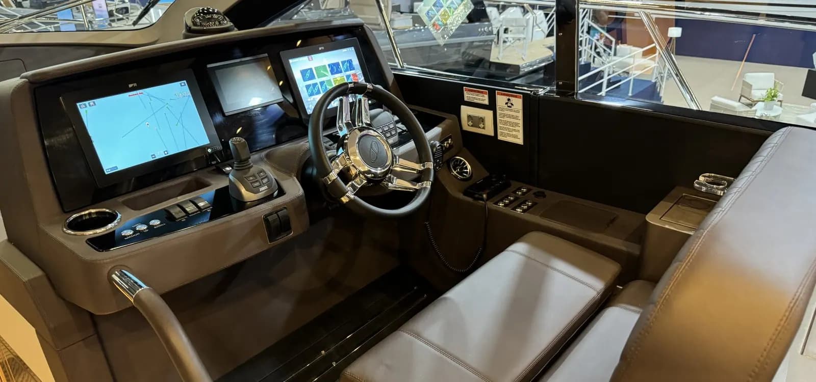 Helm view of Schaefer 510 GT Flybridge