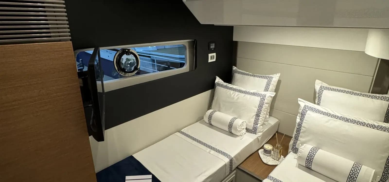 Interior view of Schaefer 510 GT Flybridge
