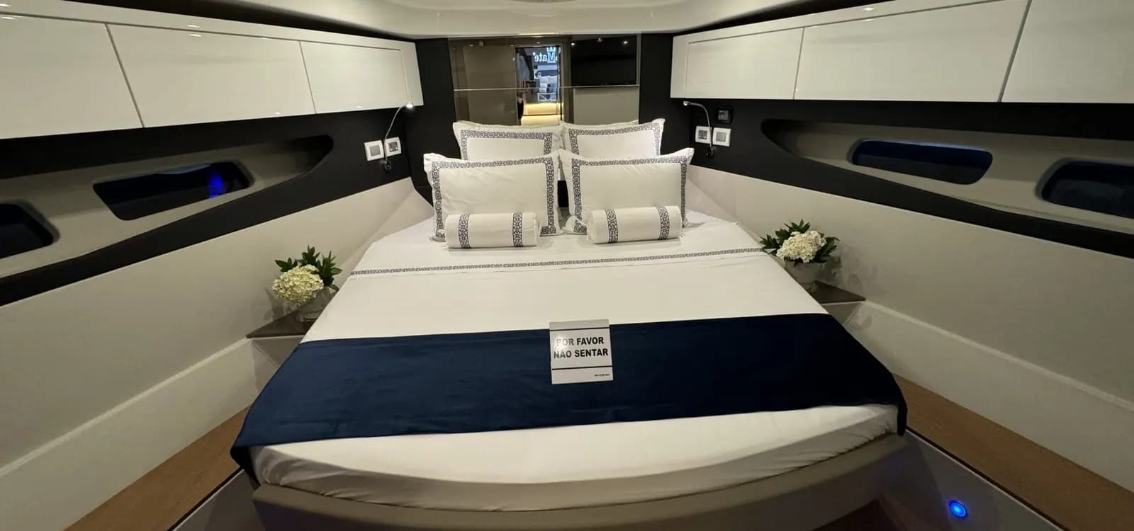 Helm view of Schaefer 510 GT Flybridge