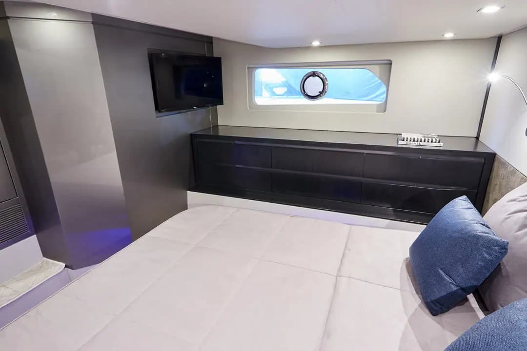 Exterior view of Schaefer 510 GT Flybridge