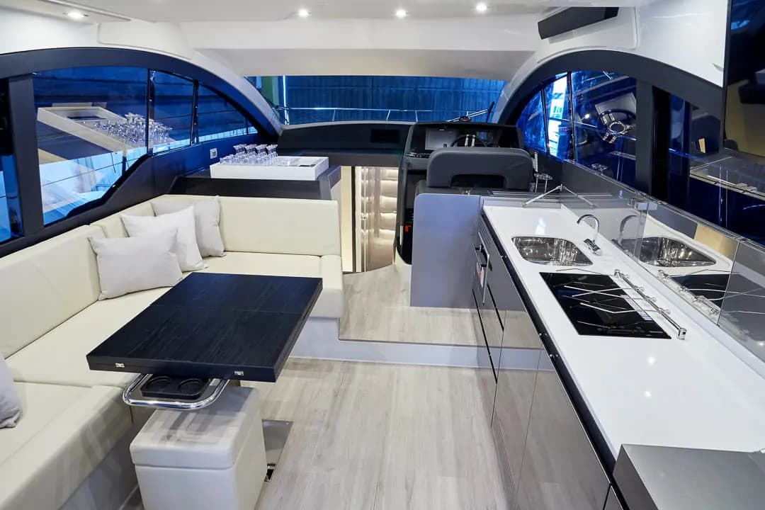 Helm view of Schaefer 510 GT Flybridge