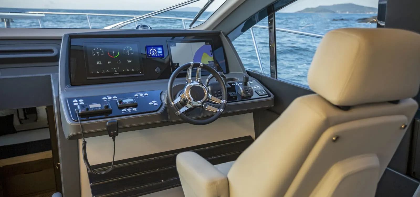 Exterior view of Schaefer Yachts 600