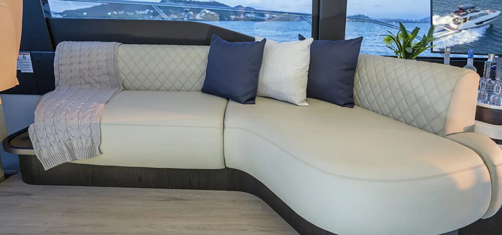 Helm view of Schaefer Yachts 600