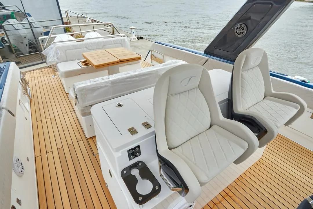 Interior view of Schaefer V34