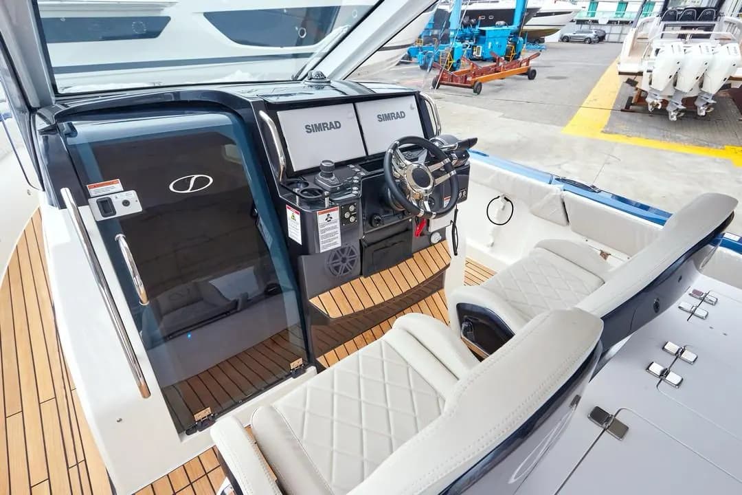 Exterior view of Schaefer V34
