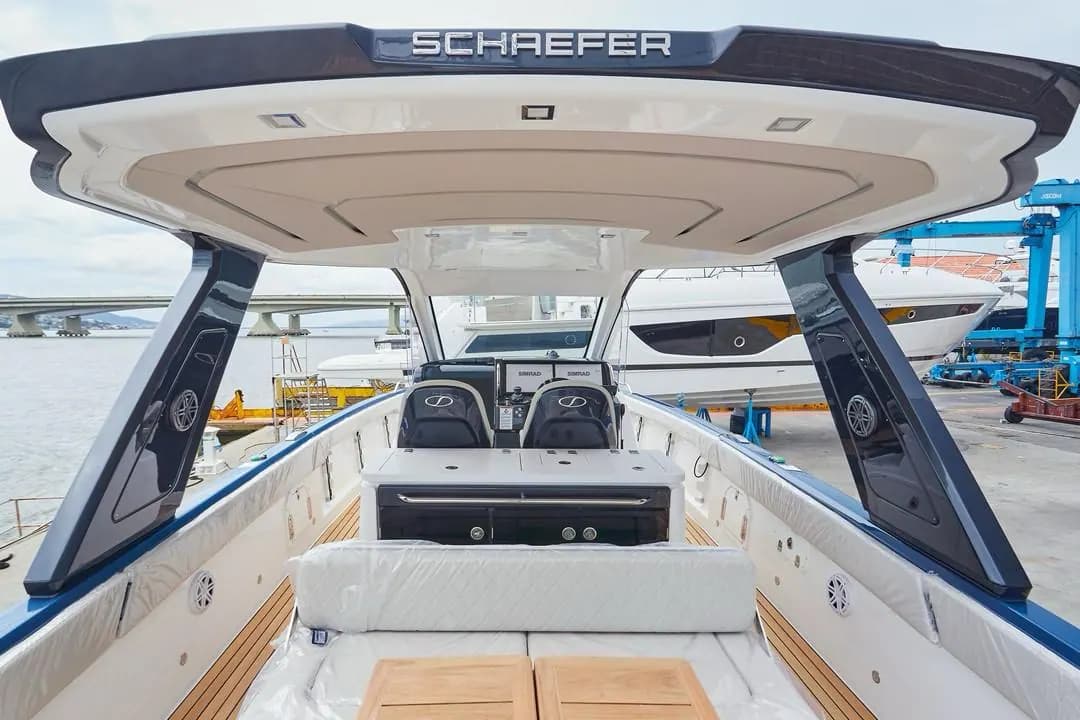 Deck view of Schaefer V34