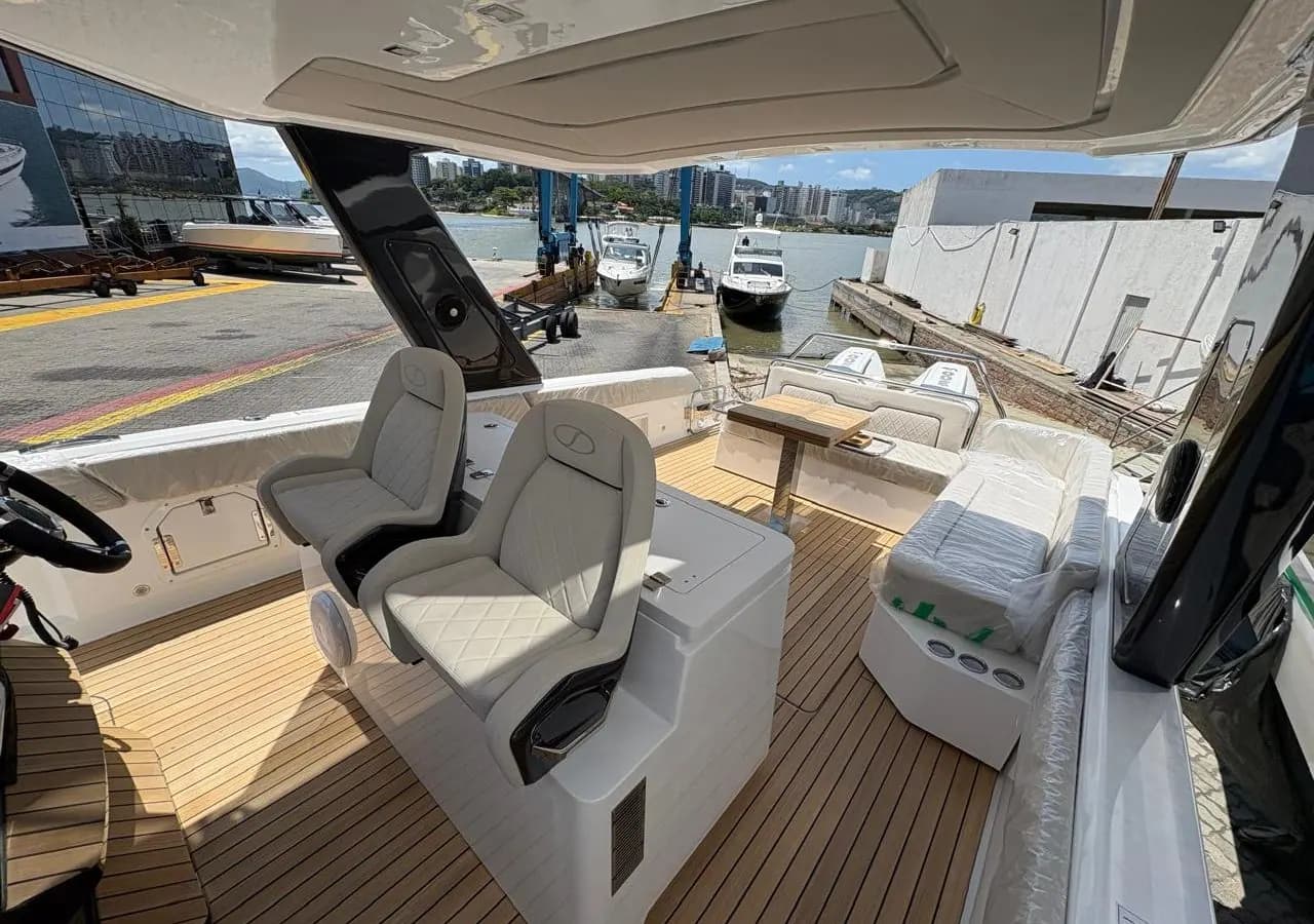 Deck view of Schaefer V34