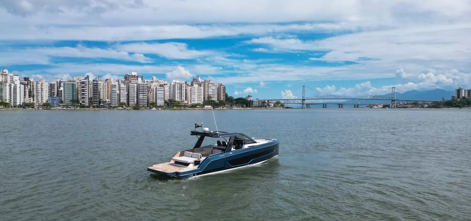 Exterior view of SCHAEFER YACHTS V44 Blue