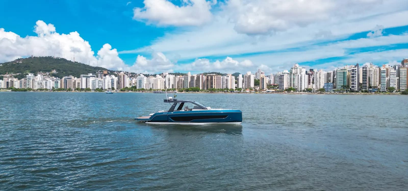 Exterior view of SCHAEFER YACHTS V44 Blue