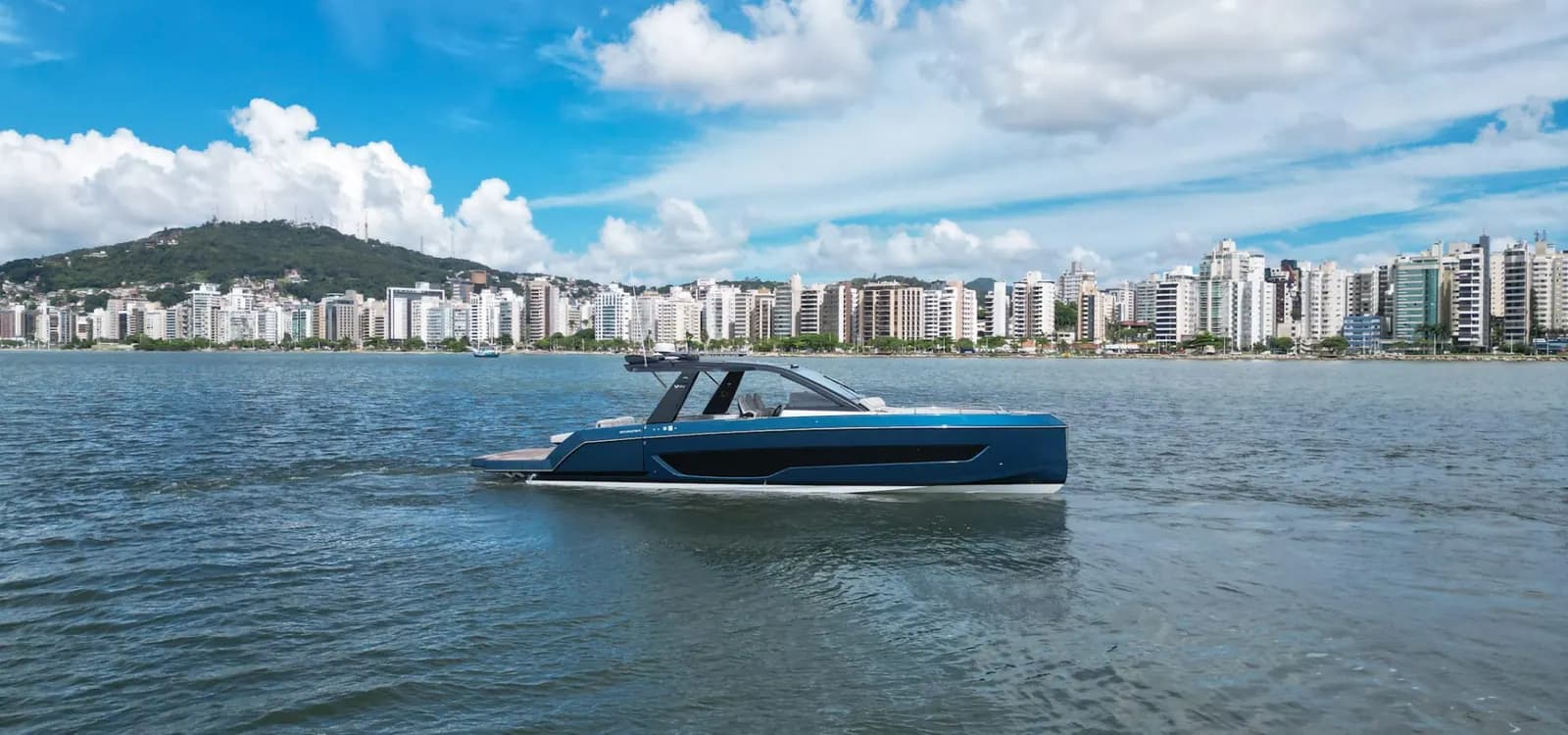 Deck view of SCHAEFER YACHTS V44 Blue