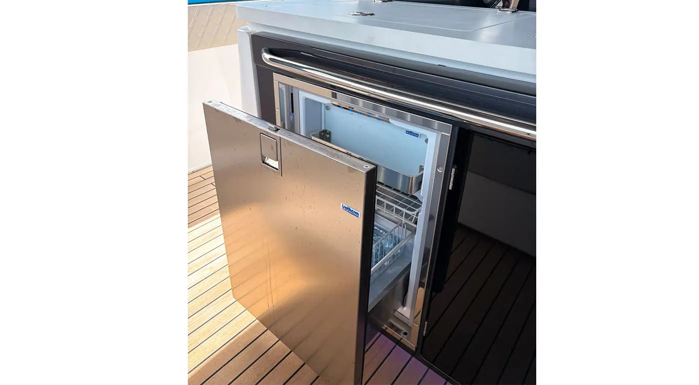 Exterior view of SCHAEFER YACHTS V44 Blue