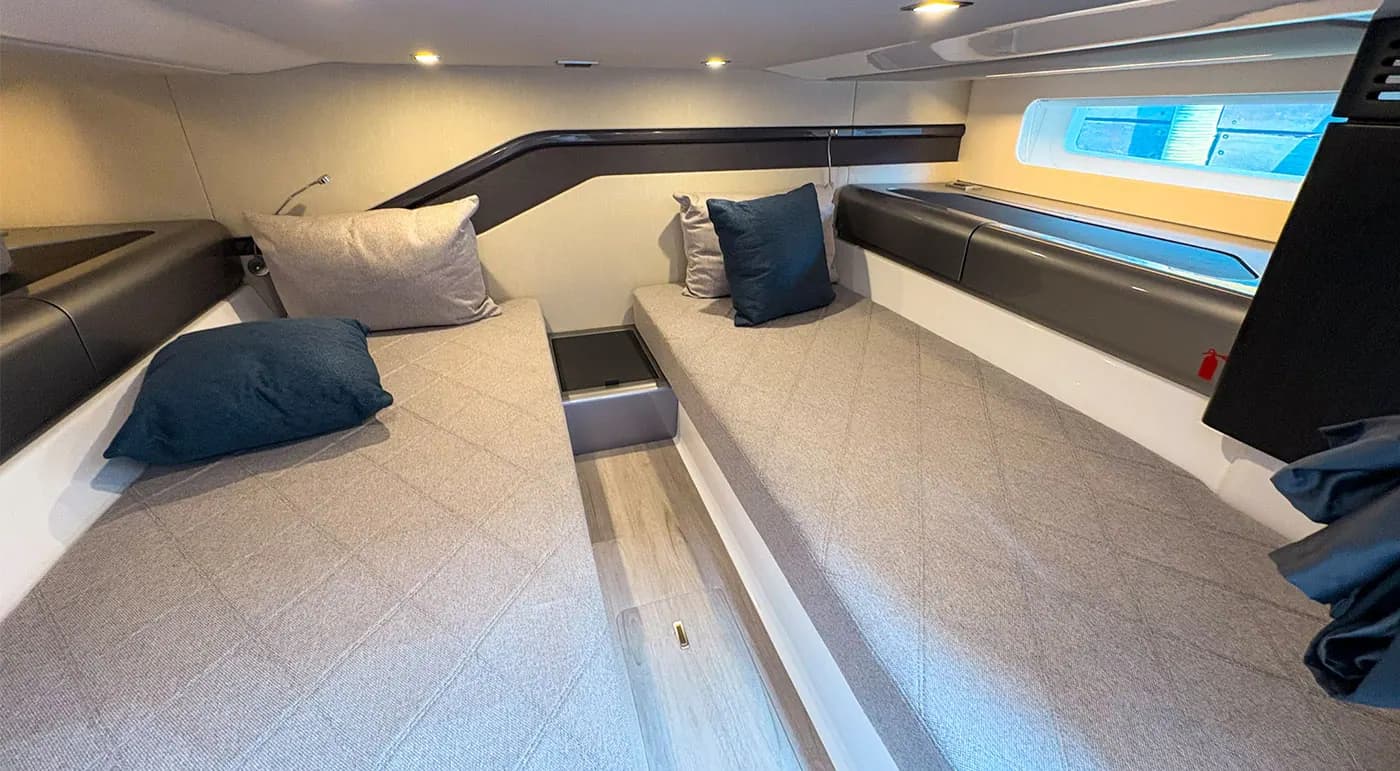 Interior view of SCHAEFER YACHTS V44 Blue