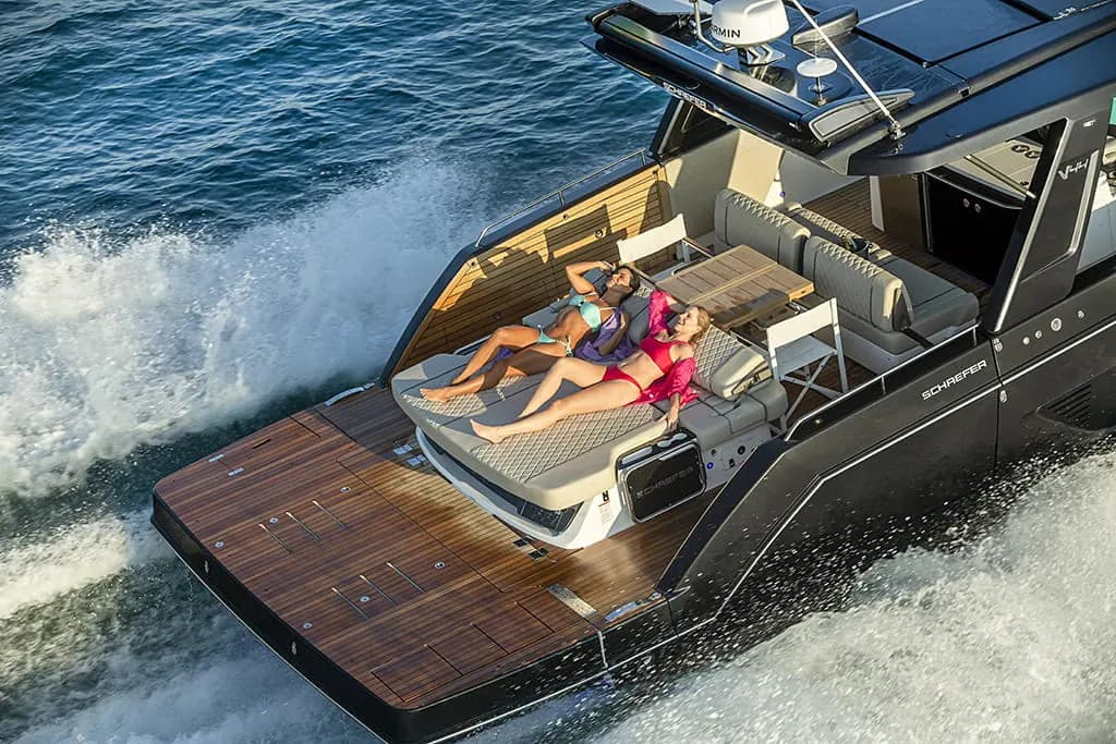Deck view of SCHAEFER YACHTS V44 IB