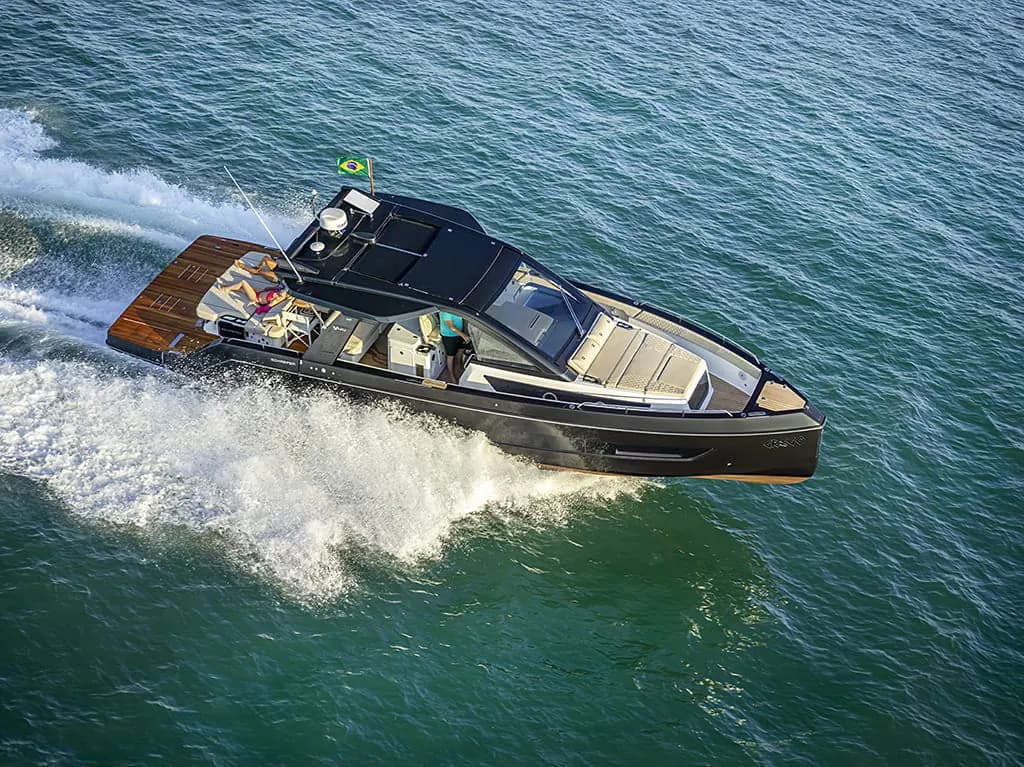 Deck view of SCHAEFER YACHTS V44 IB