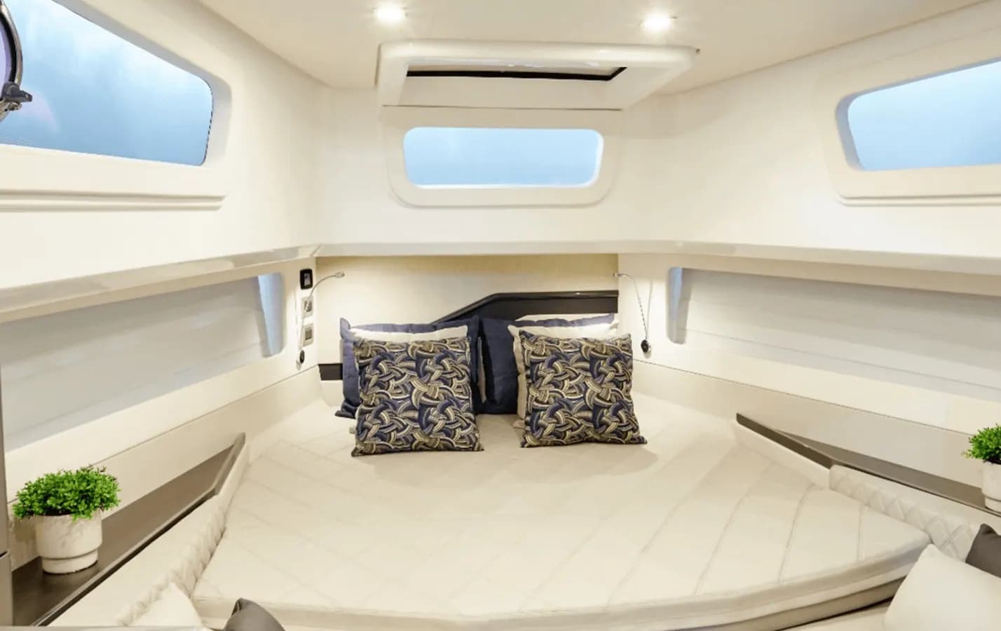 Helm view of SCHAEFER YACHTS V44 IB