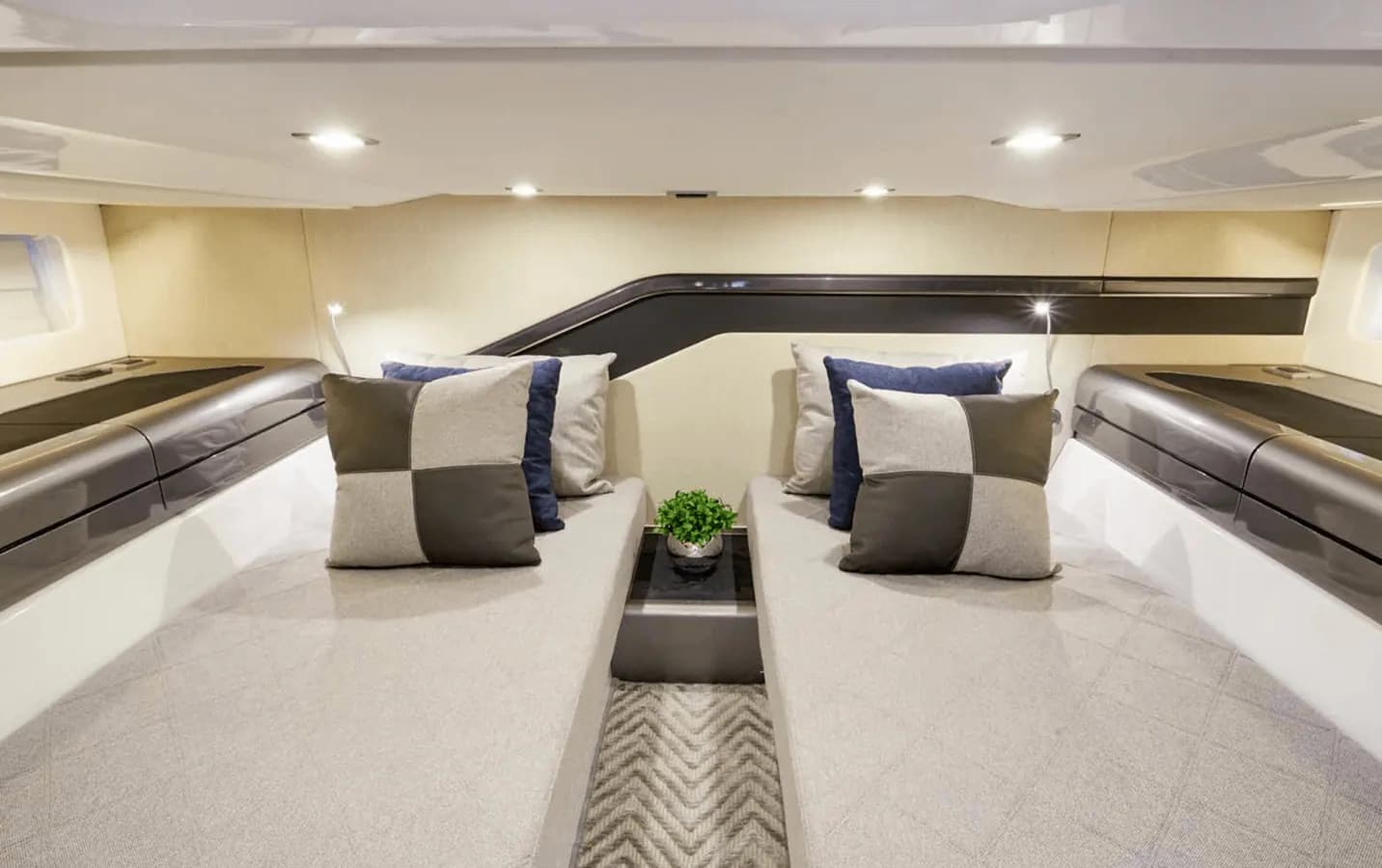 Helm view of SCHAEFER YACHTS V44 IB