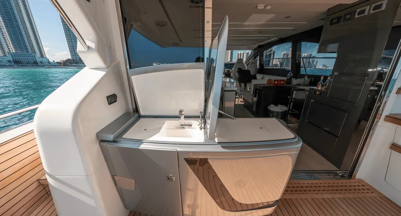 Interior view of Schaefer 660