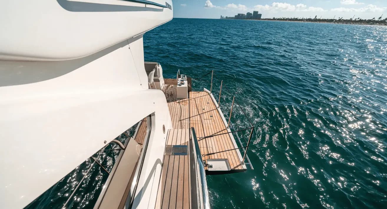 Deck view of Schaefer 660