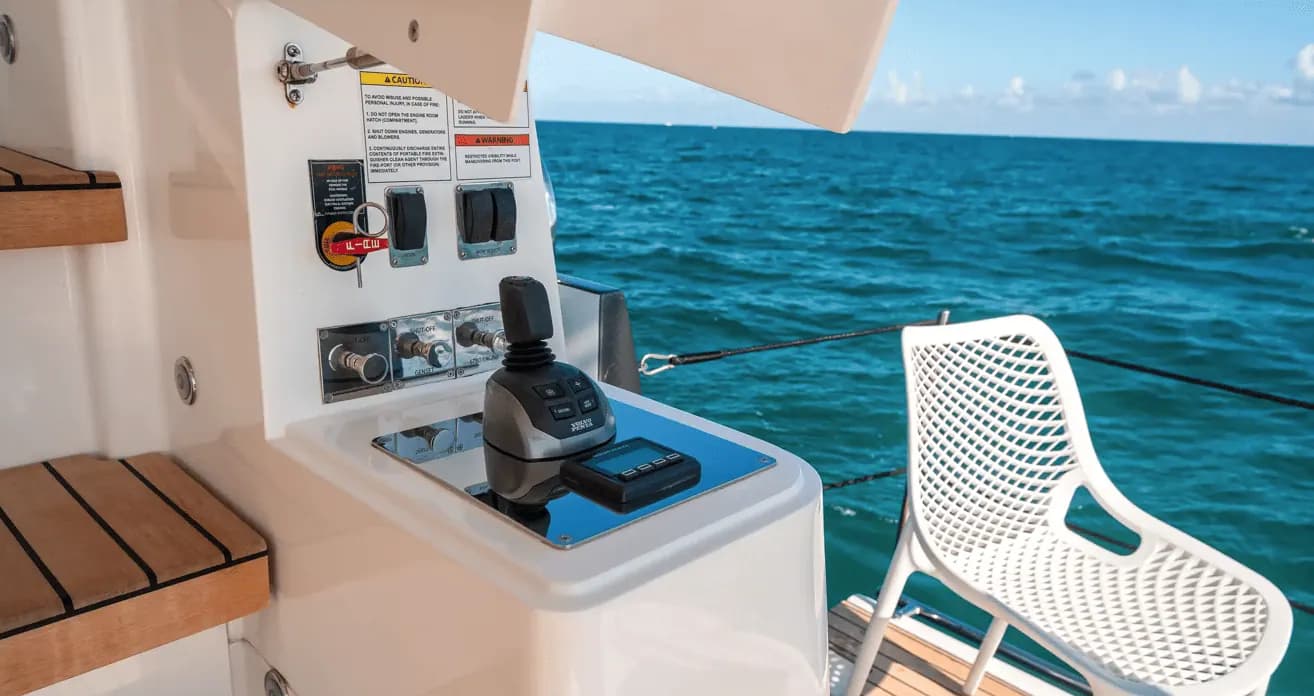 Helm view of Schaefer 660