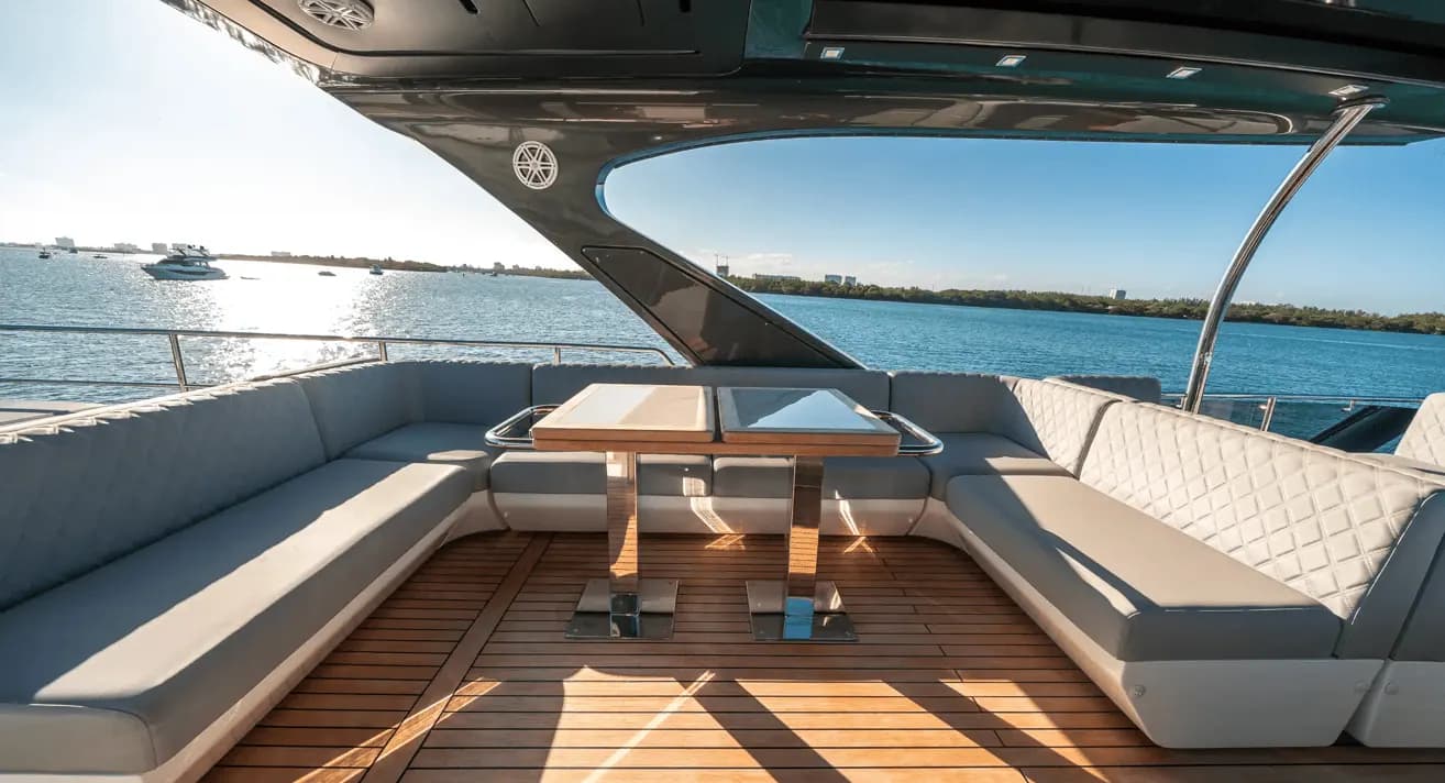 Interior view of Schaefer 660