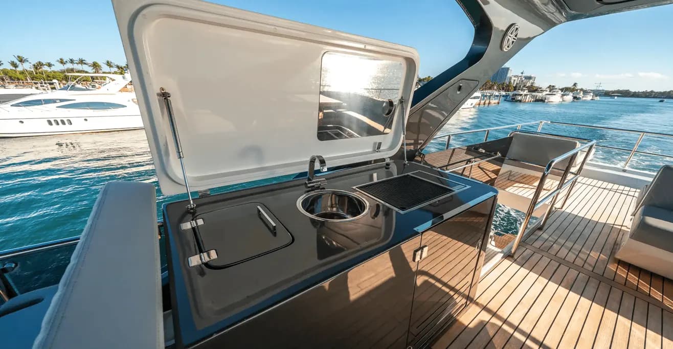 Deck view of Schaefer 660