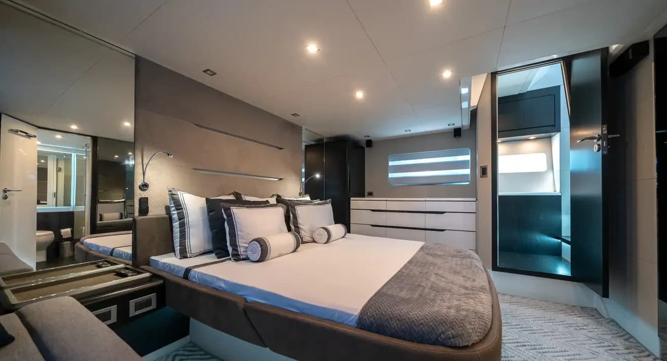 Interior view of Schaefer 660